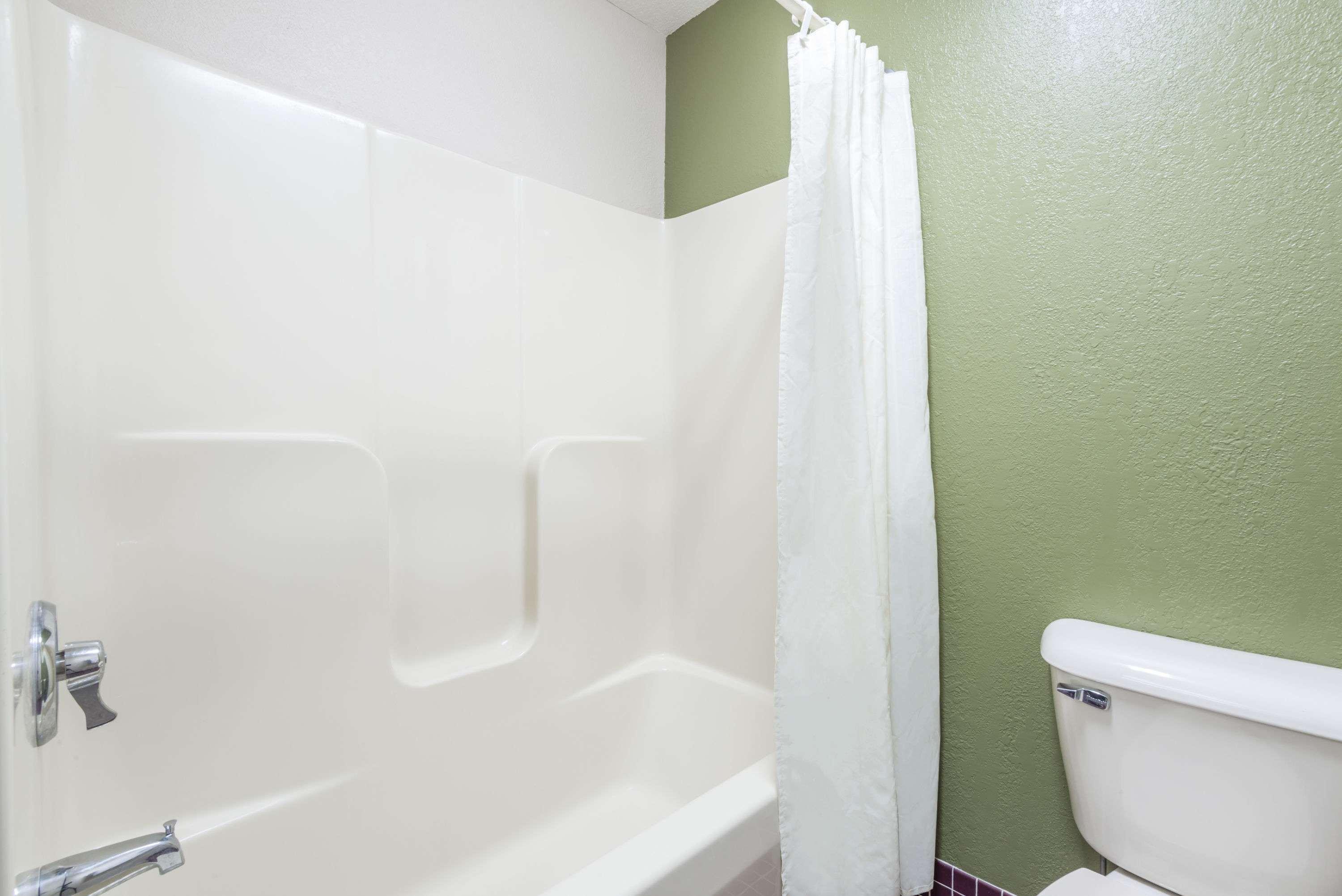 Super 8 By Wyndham Madison In Hotel Luaran gambar