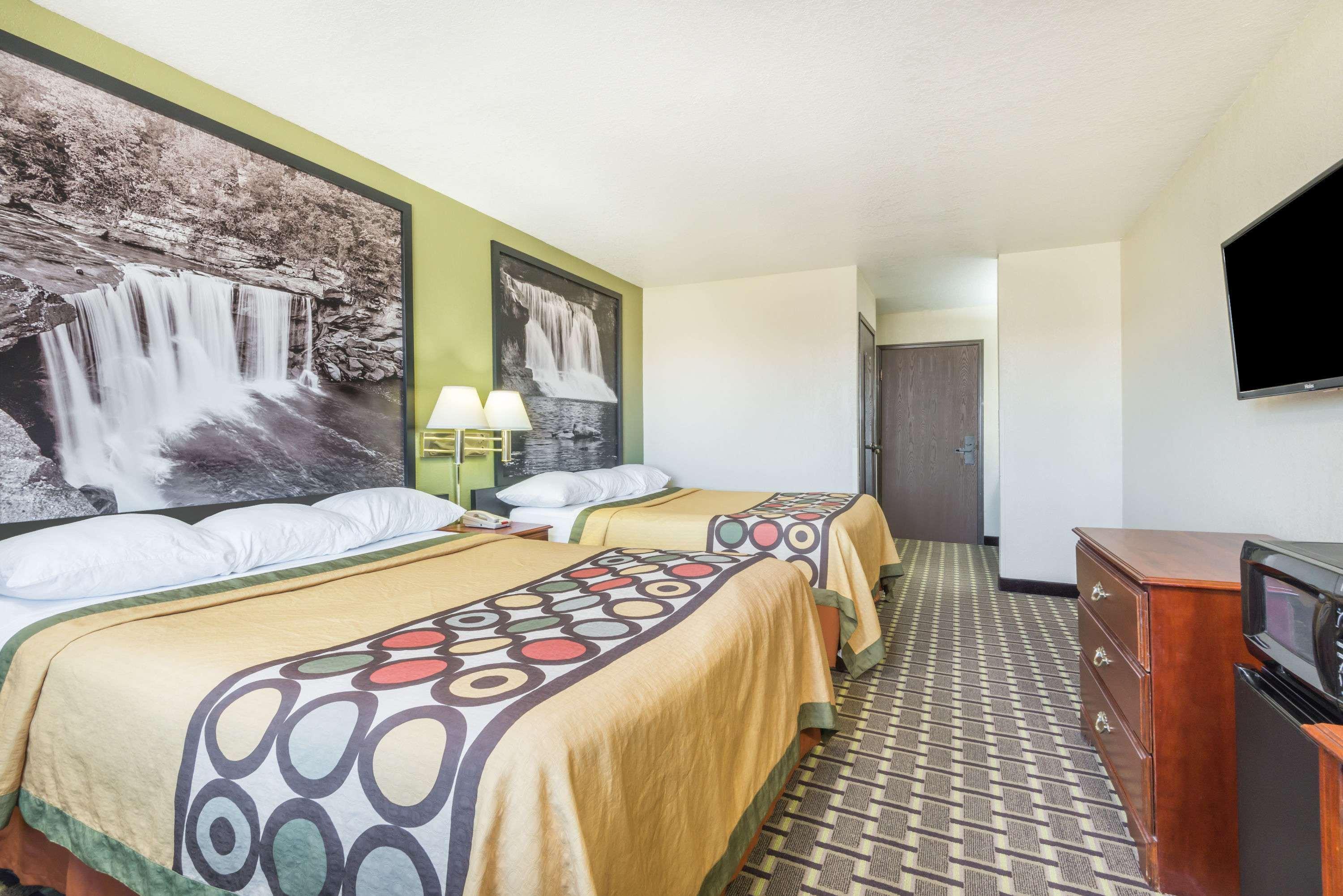 Super 8 By Wyndham Madison In Hotel Luaran gambar