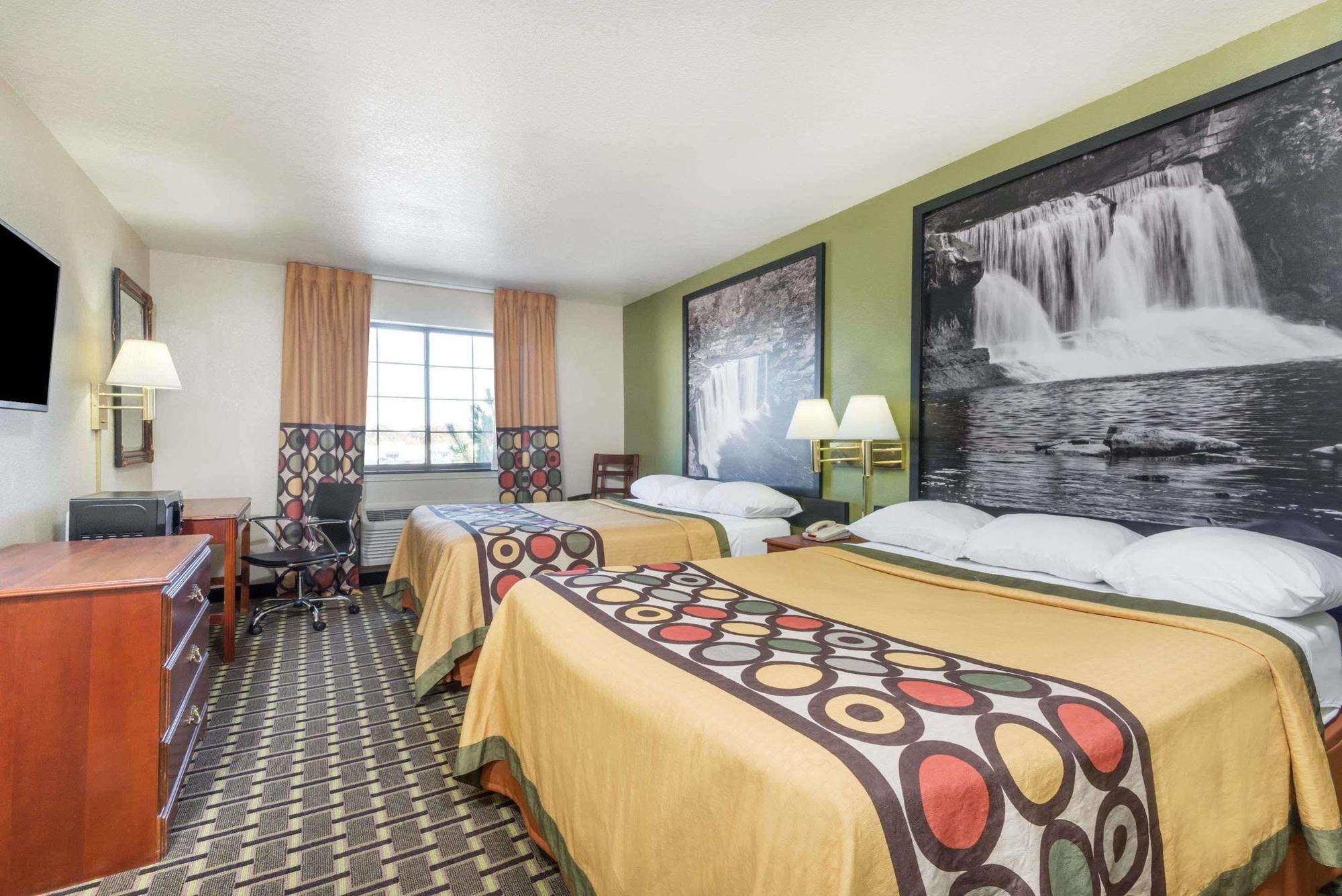 Super 8 By Wyndham Madison In Hotel Luaran gambar
