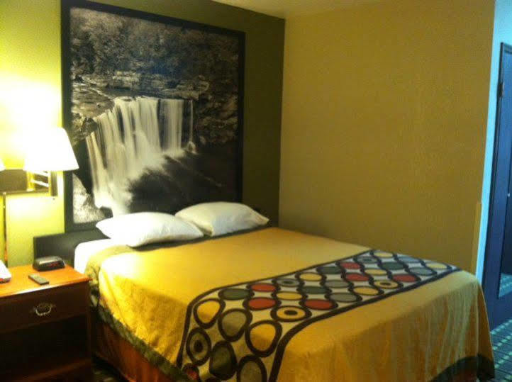 Super 8 By Wyndham Madison In Hotel Luaran gambar
